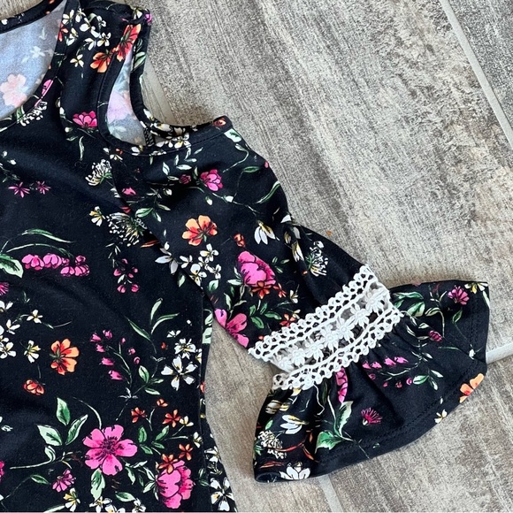 Lily Bleu Girls Floral Cold Shoulder Top Bell Sleeve Black Pink Size 7/8 - Picture 4 of 6